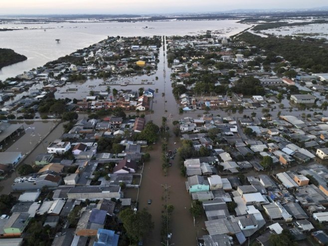 Поплаве у Бразилу (фото: EPA-EFE/Isaac Fontana) - 