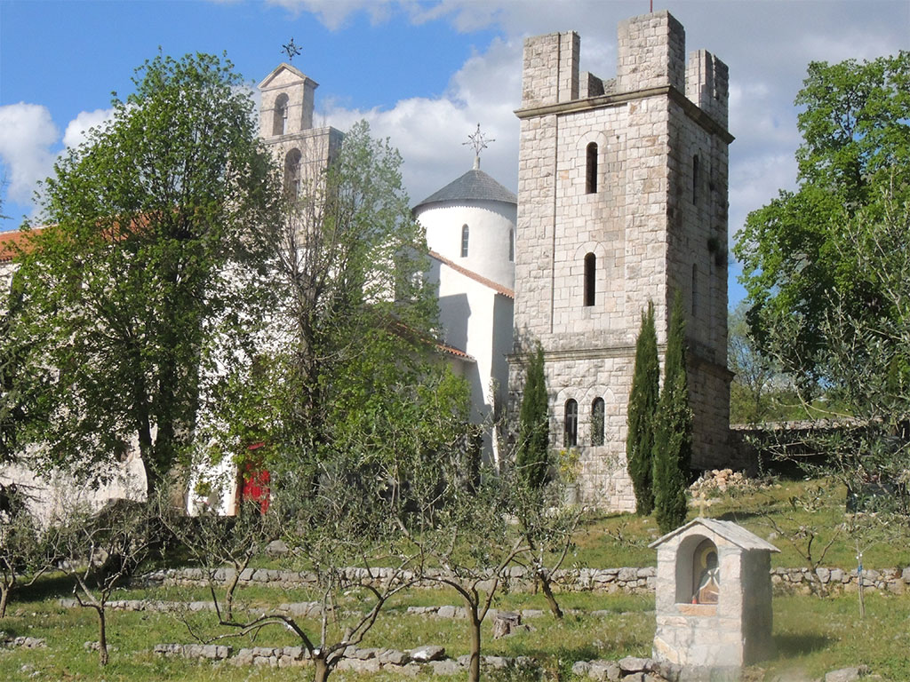 Обнова манастира и звоника срушеног у Другом свјетском рату