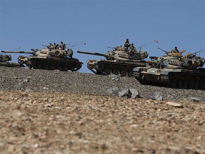 Турски тенкови (Фото: Sputniknews/ AP Photo/ Lefteris Pitarakis) - 