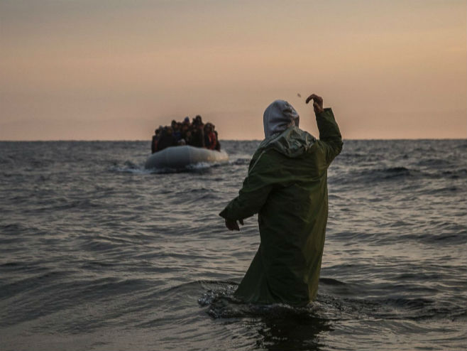 Чамац са мигрантима - Фото: AP