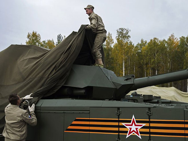 Руски тенкови   (Фото:Sputnik/ Алексей Мальгавко) - 