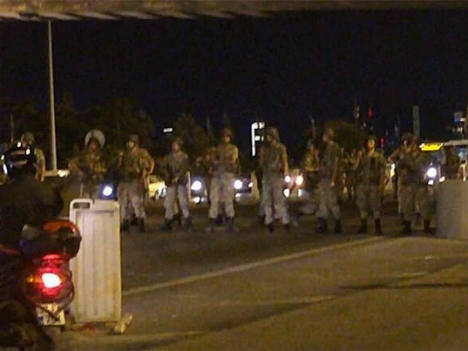Војска на улицама Анкаре (фото: Twitter @AliKheradpir) - 