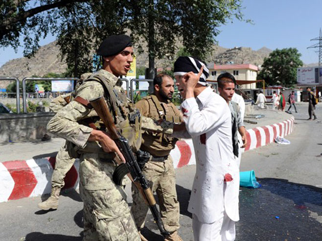 Бомбашки напад у Кабулу (Фото: epa/Hedayatullah Amid) - 