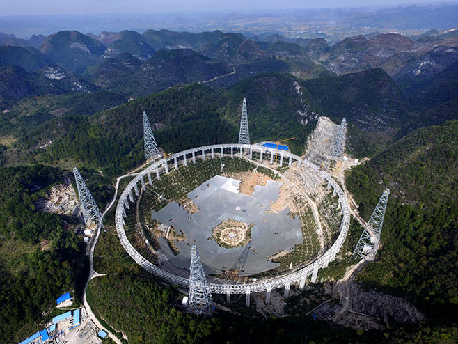 Кина, највећи радиотелескоп на свету почео да ради! (фото:epa/STR) - 