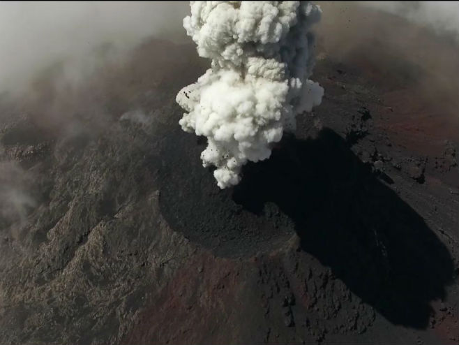 Вулкан Де Фуего у Гватемали снимљен дроном - Фото: Screenshot
