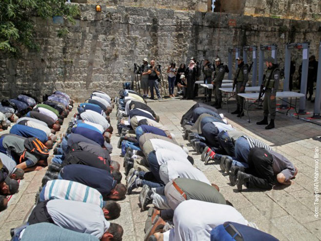 Муслимански вјерници одбили да уђу у светилиште у Јерусалиму - Фото: ТАНЈУГ
