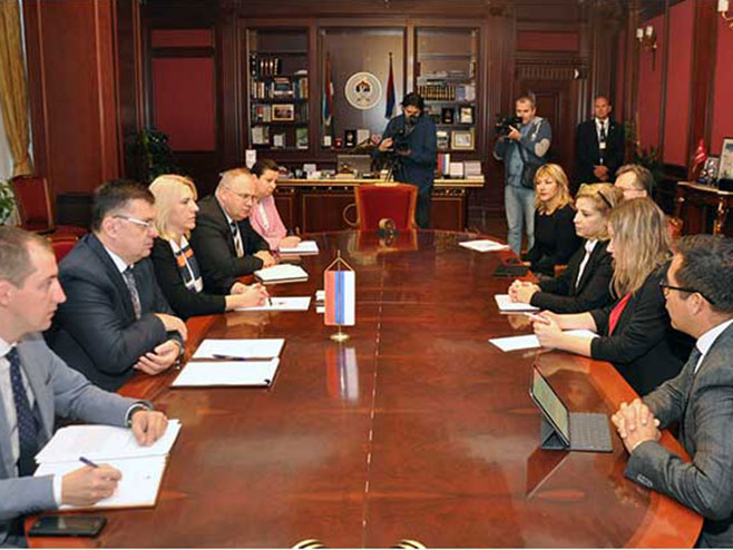 Жељка Цвијановић и Свјетска банка (Фото: http://www.vladars.net) - 