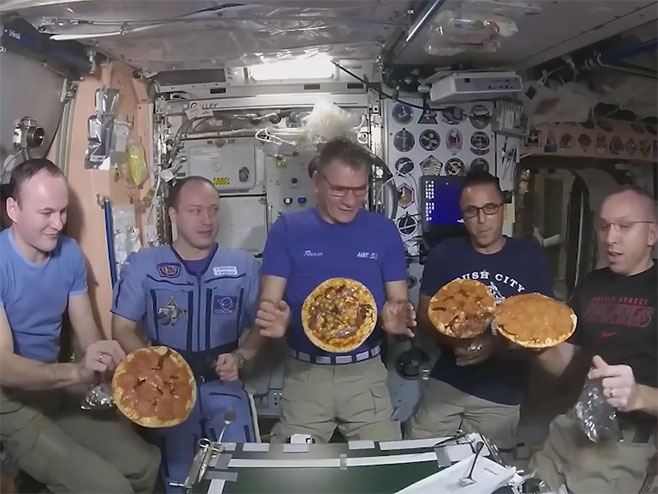 Астронаути Међународне свемирске станице добили пицу - Фото: Screenshot/YouTube