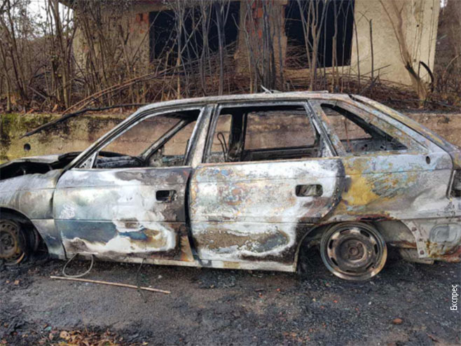 Косовска Митровица- запаљени аутомобил који су користили нападачи - Фото: РТС