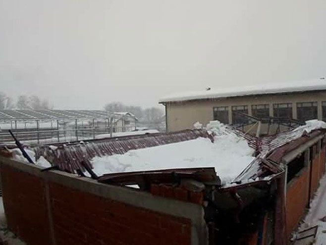 Снијег у Бихаћу срушио кров школске сале - Фото: klix.ba