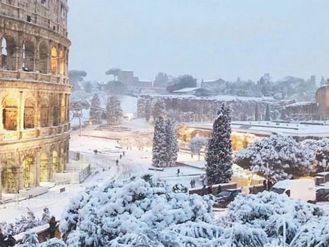 Талас хладноће захватио већи дио Европе, снијег 'парализовао' Рим (Фото: Twitter) - 