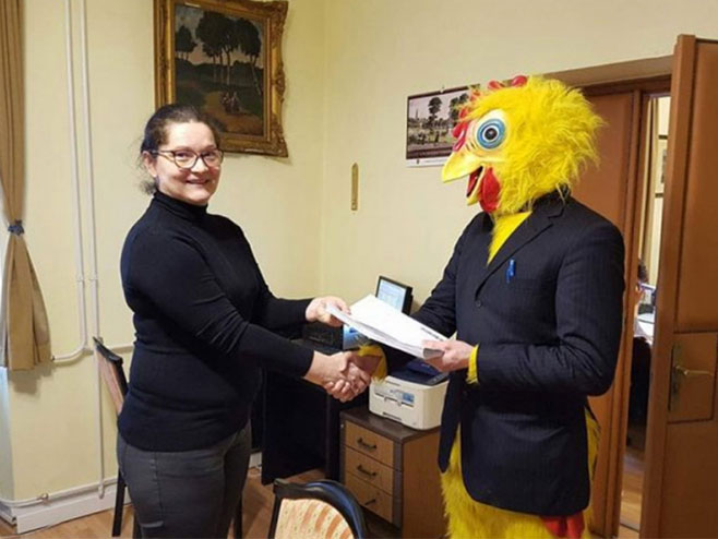 "Кокошка" се кандидовала на изборима - Фото: РТРС