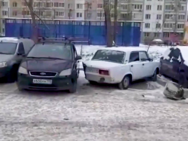 Заузео два паркинг мјеста, па добио невиђену казну - Фото: Screenshot/YouTube
