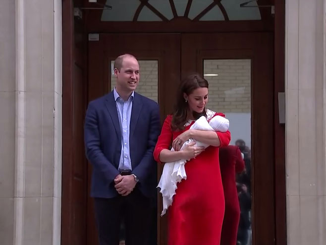 Кејт и принц Вилијем са бебом (фото:youtube.com) - 