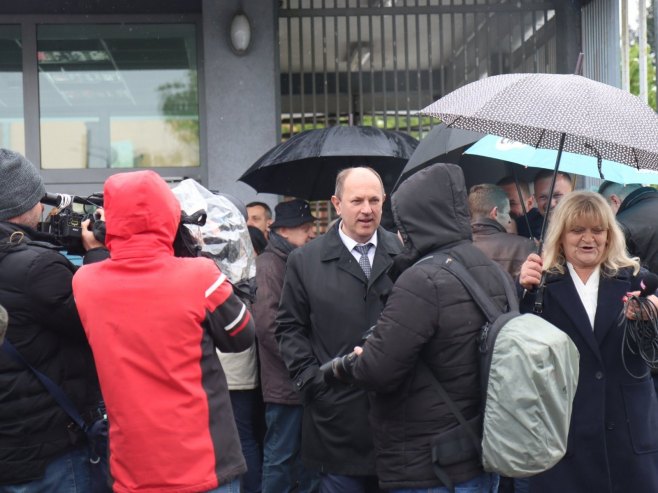 Подршка Додику и Лукићу - окупљање пред Судом БиХ (ФОТО)