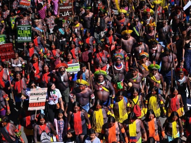 Протест домородаца у Бразилији (Фото: EPA-EFE/Andre Borges) - 