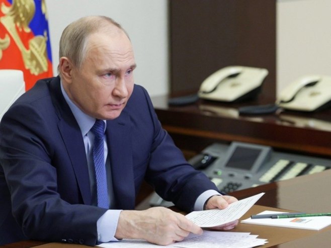 Путин: Русија тражила одговоре на историјске изазове и успјешно их савладала