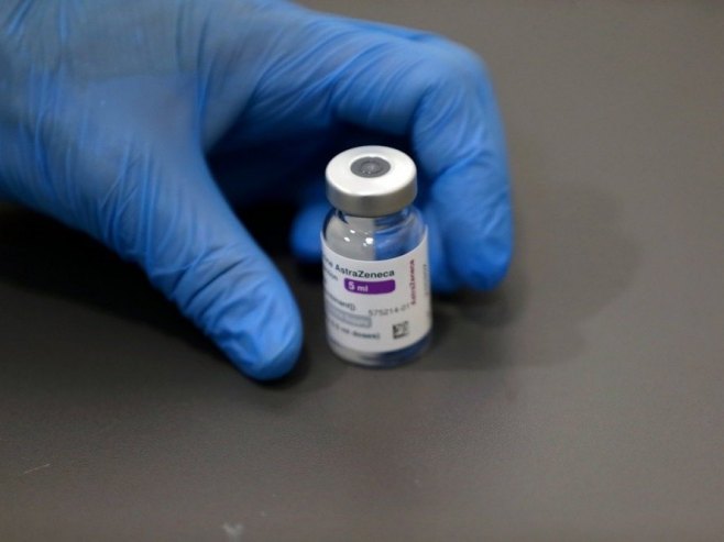 Астра Зенека повлачи вакцину након признања о опасним нуспојавама